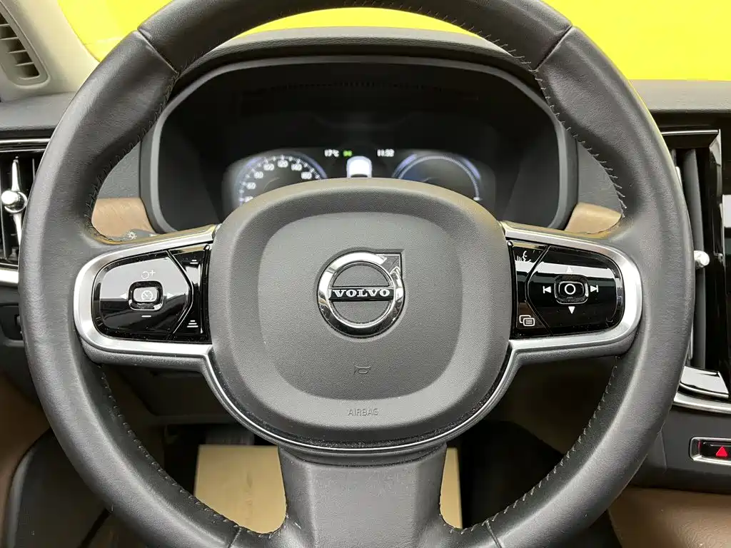 Volvo S90 PHEV — миниатюра 16