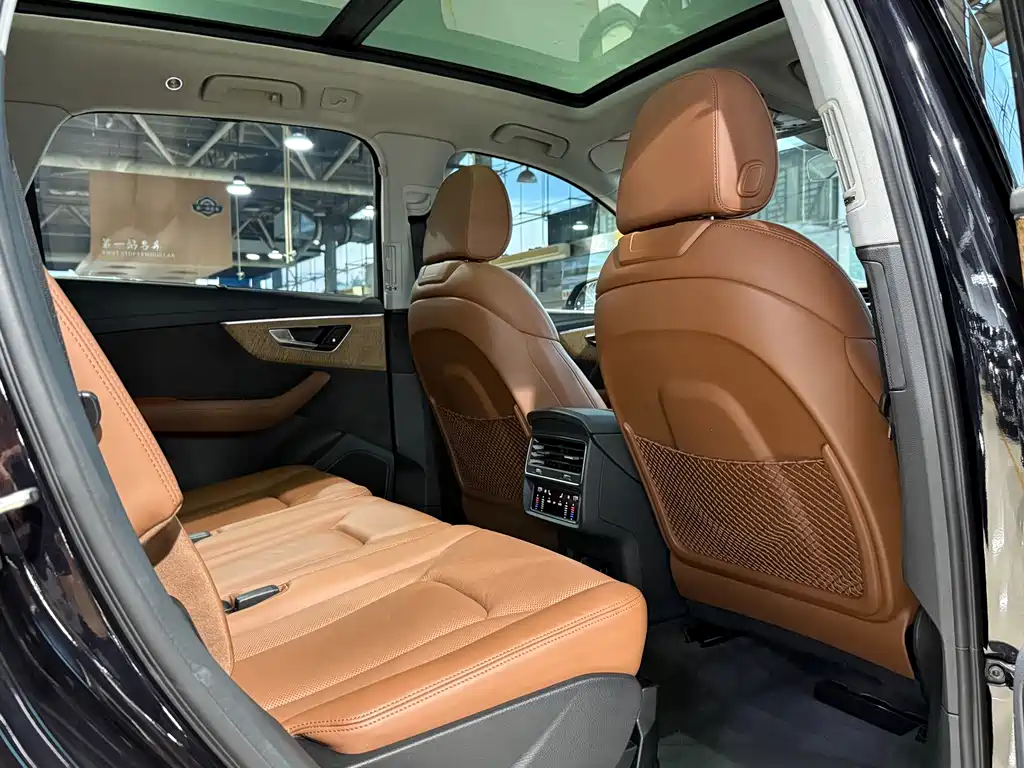 Audi Q7 — миниатюра 10