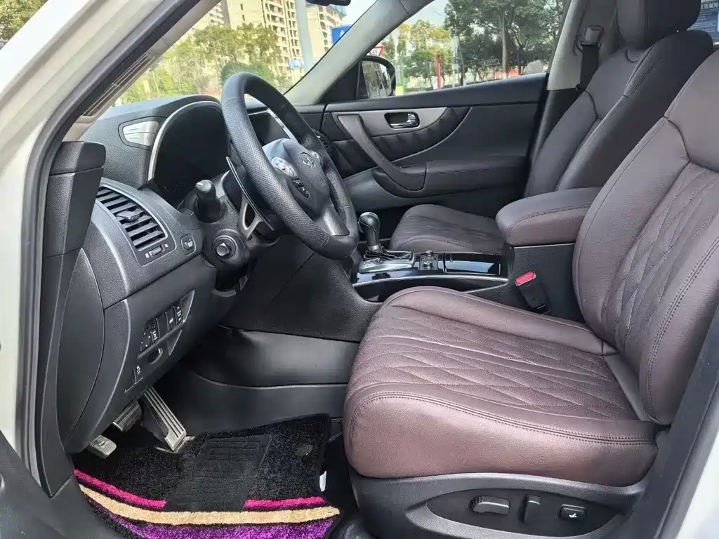 Infiniti QX70 3.7L Standard Edition, фото 7