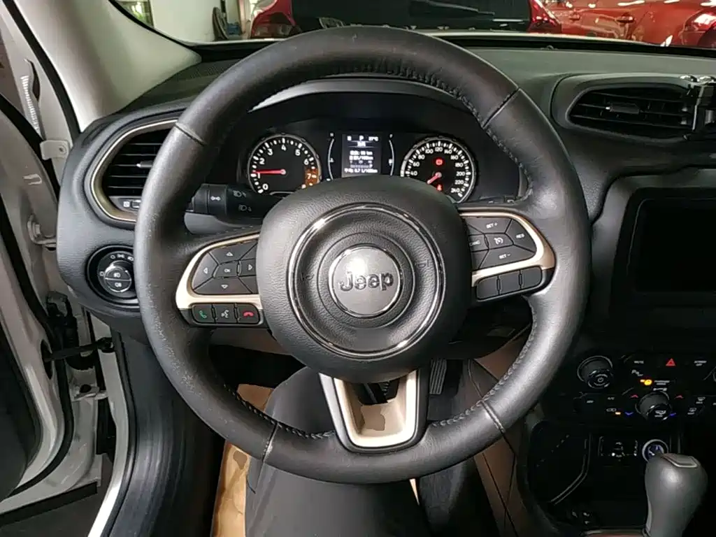 Jeep Renegade — миниатюра 11