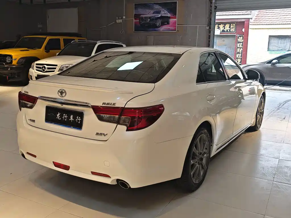 Toyota Reiz — миниатюра 8