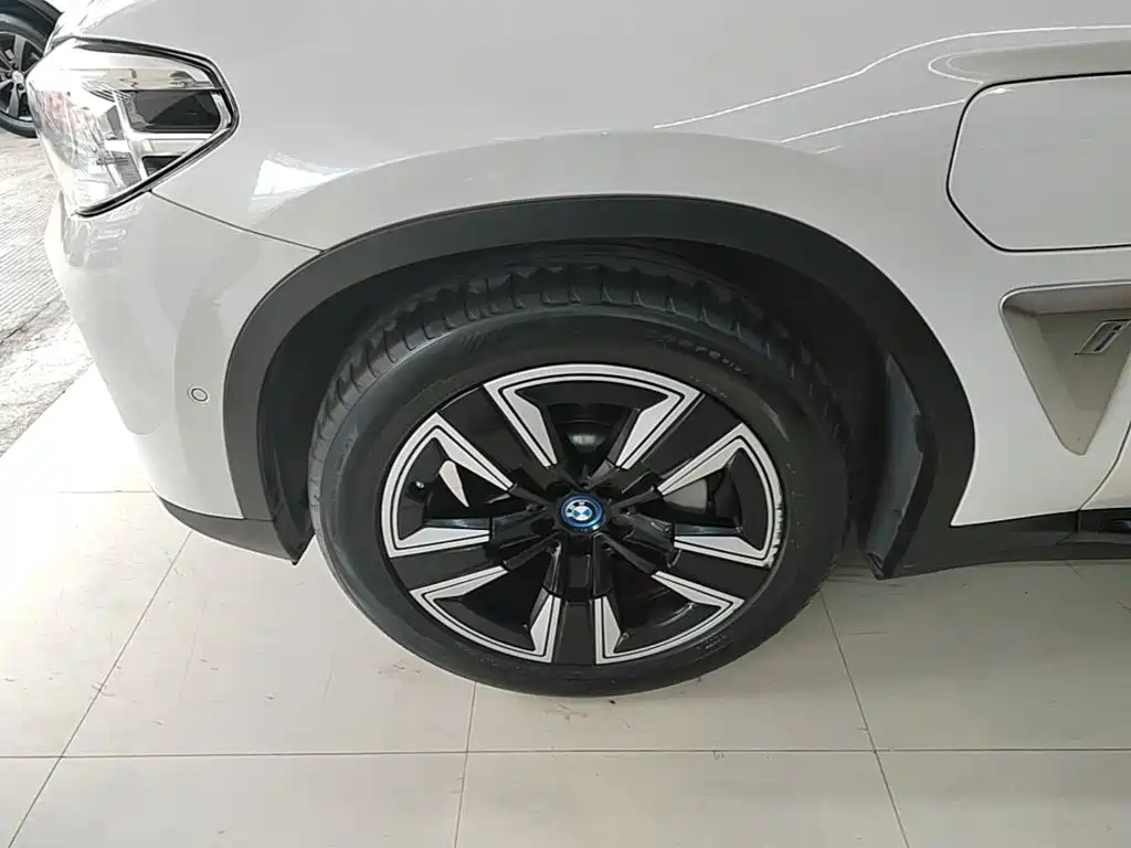 BMW iX3 — миниатюра 23