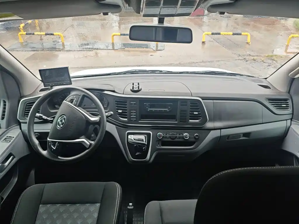 MAXUS V80 — миниатюра 10