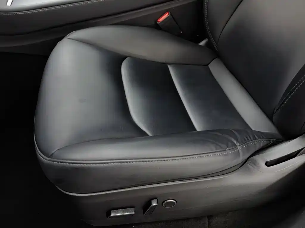 Tesla Model Y — миниатюра 20
