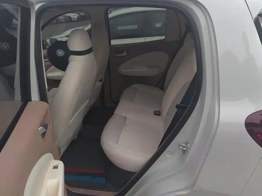 Wuling MINIEV — миниатюра 11