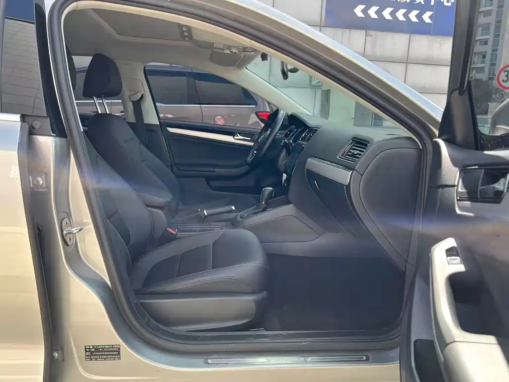 Volkswagen Sagitar — миниатюра 16