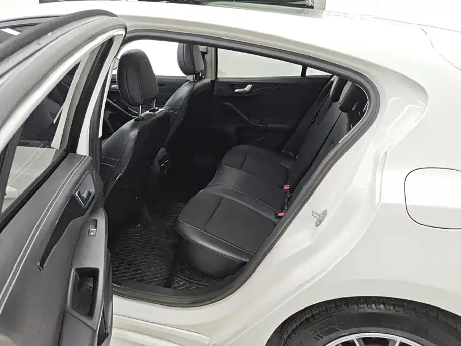 Ford Focus — миниатюра 11