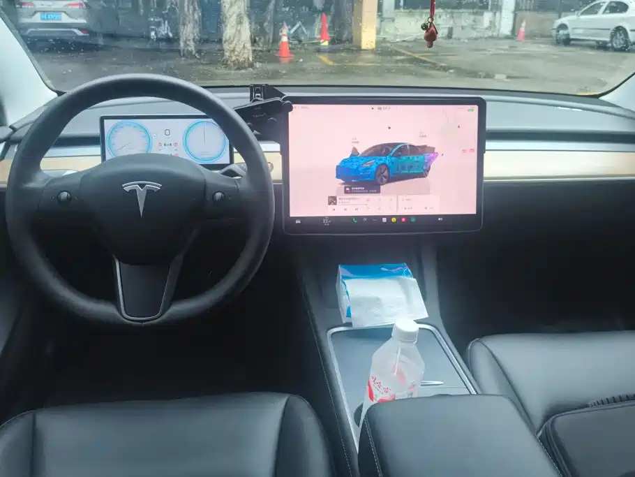 Tesla Model 3 — миниатюра 12