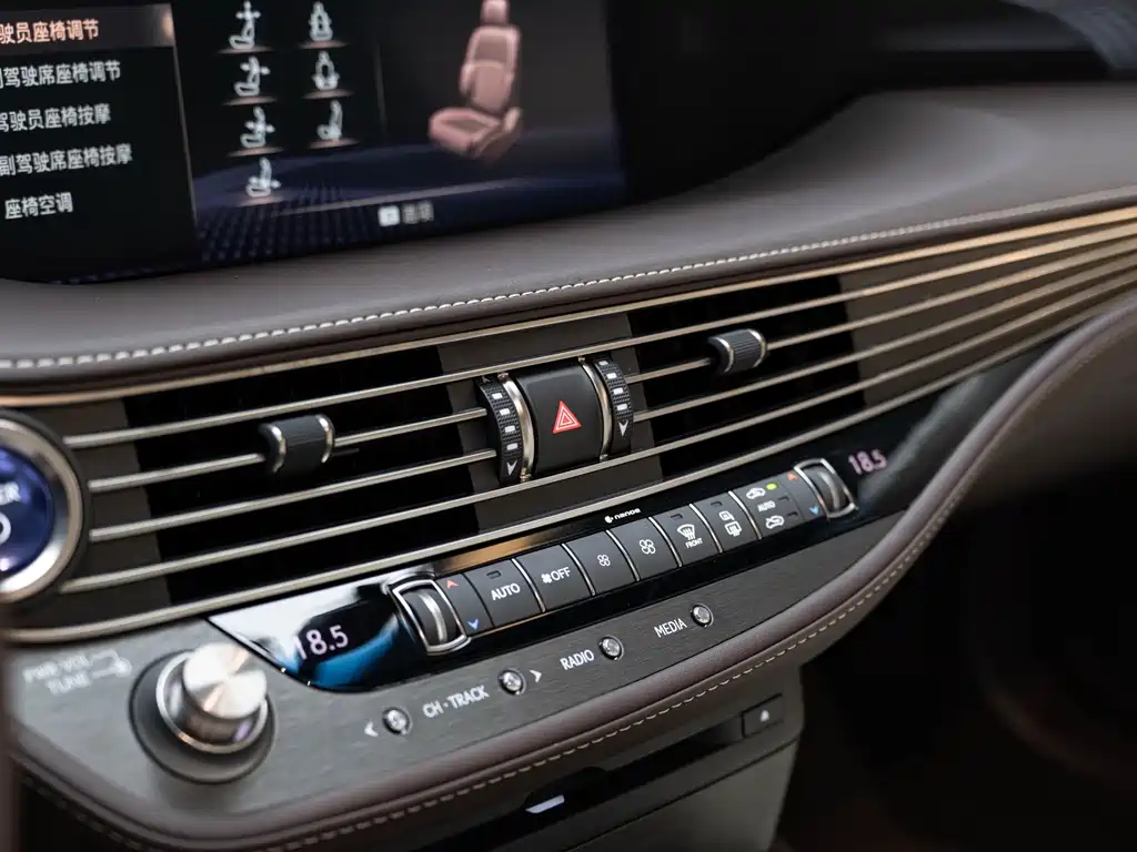 Lexus LS — миниатюра 16