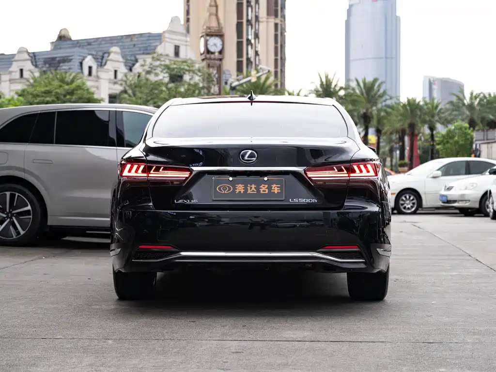 Lexus LS — миниатюра 5