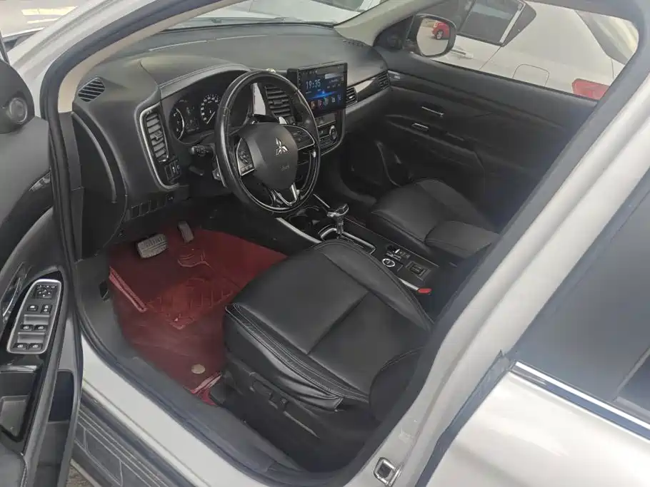 Mitsubishi Outlander — миниатюра 9