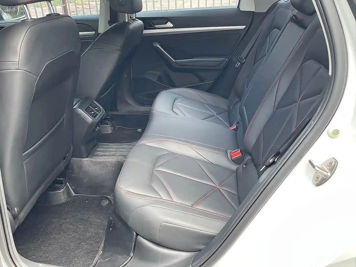 Volkswagen Lavida 2024 Белый из Китая, фото 2