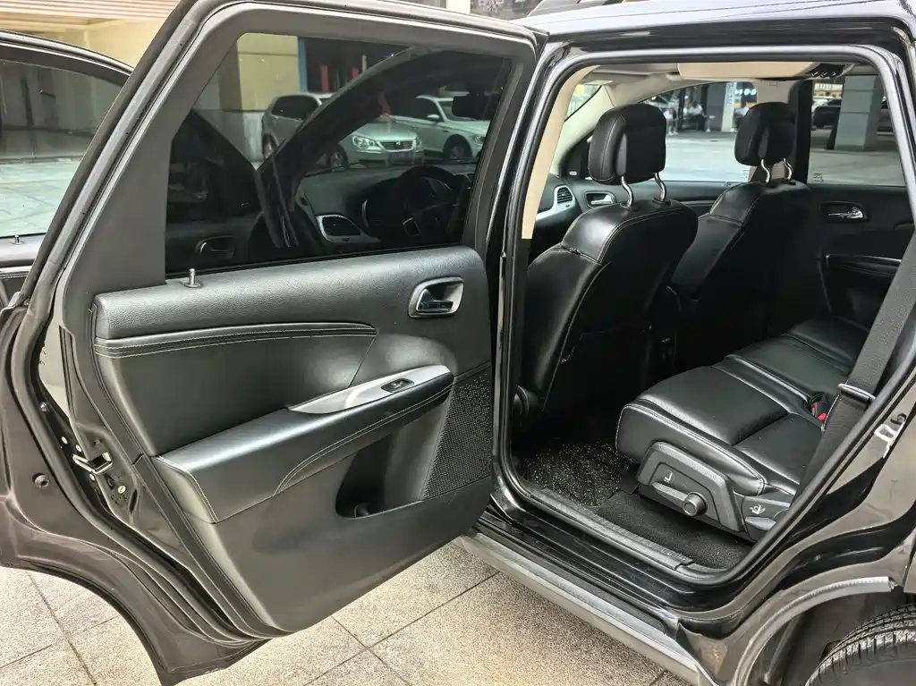 Dodge Journey — миниатюра 6