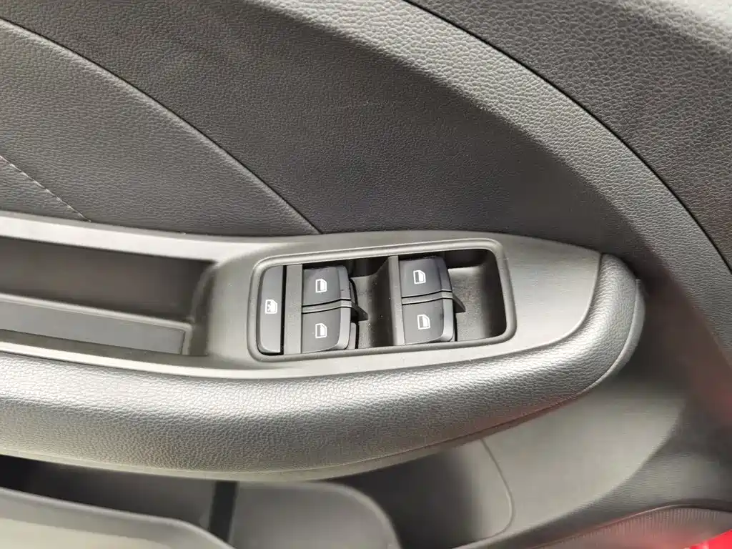 Roewe RX3 — миниатюра 9