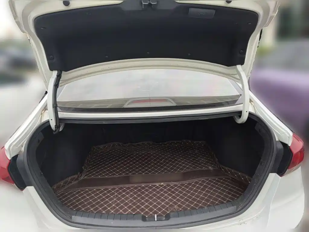 Hyundai Elantra — миниатюра 10