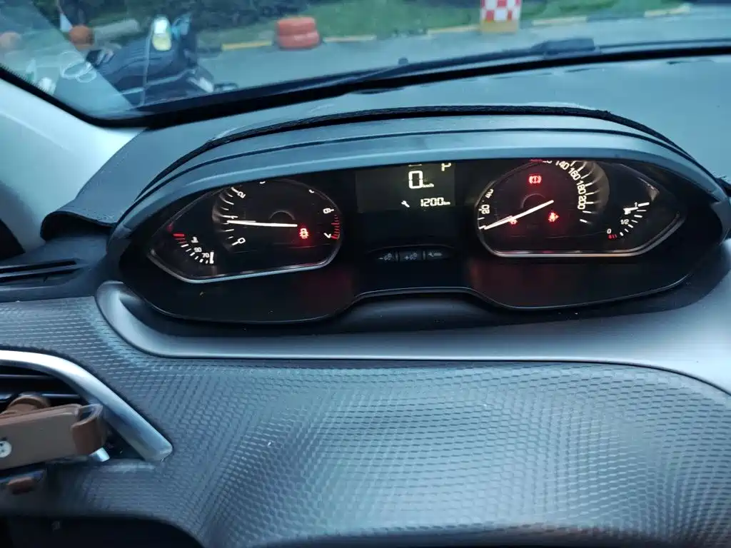 Peugeot 2008 — миниатюра 12
