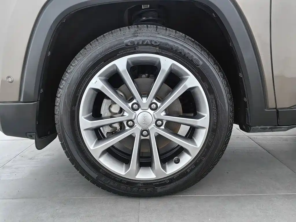 Jeep Grand Commander — миниатюра 17