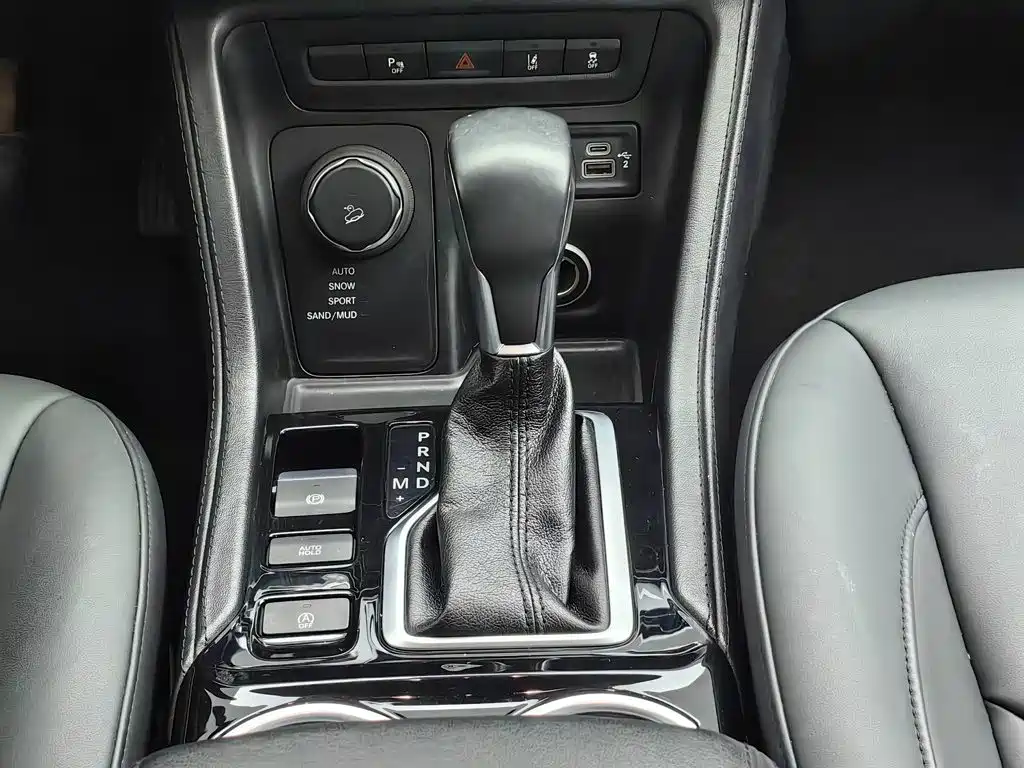 Jeep Grand Commander — миниатюра 13