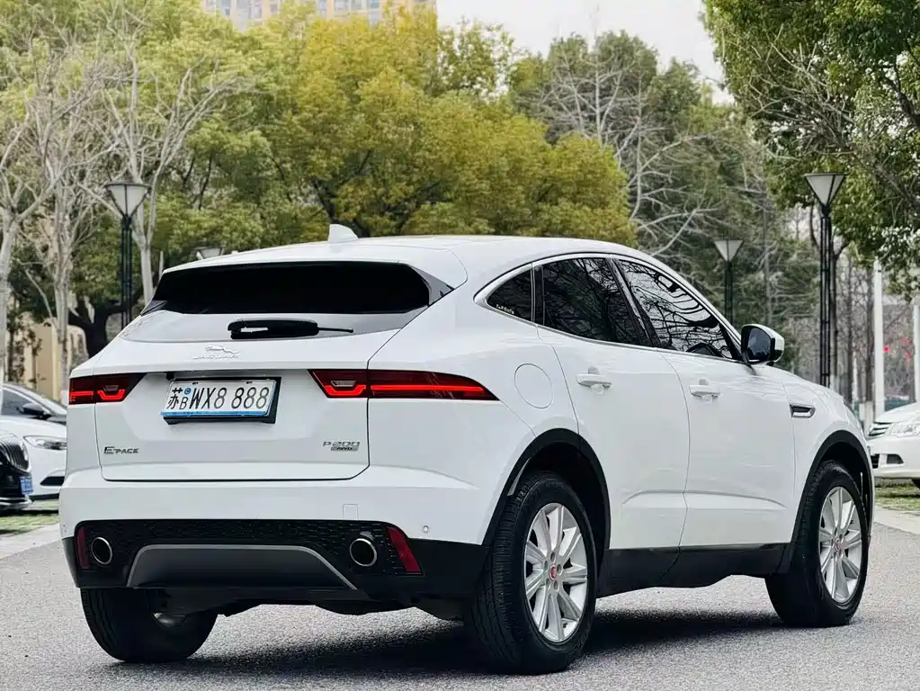 Jaguar E-PACE — миниатюра 6