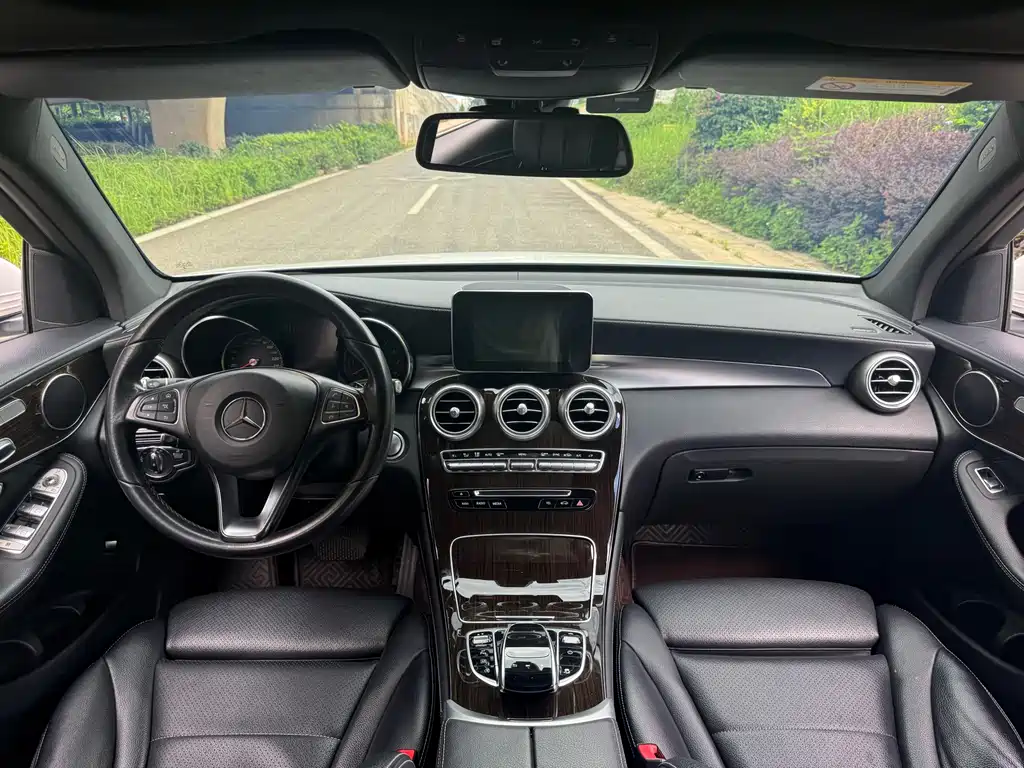 Mercedes-Benz GLC 2017 GLC 260 4MATIC