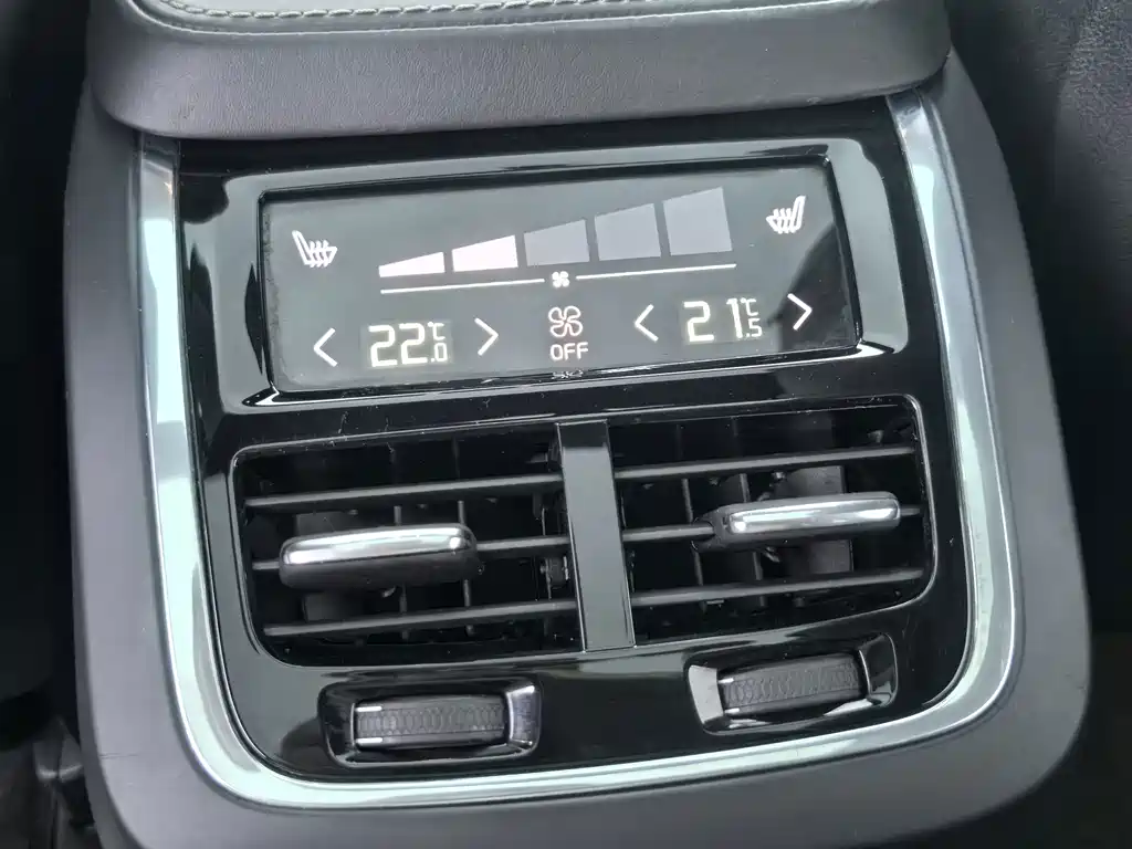 Volvo XC90 — миниатюра 16