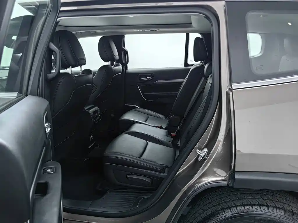 Jeep Grand Commander — миниатюра 15