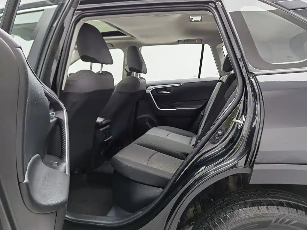Toyota RAV4 — миниатюра 15