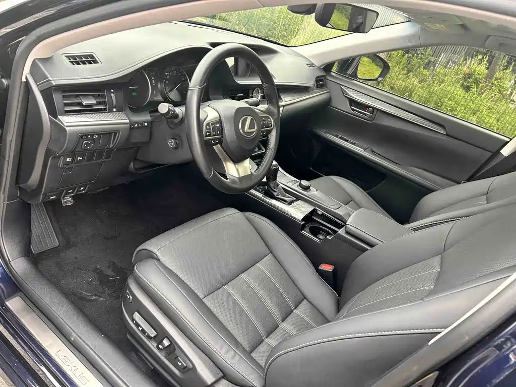 Lexus ES 2015 300h Comfort