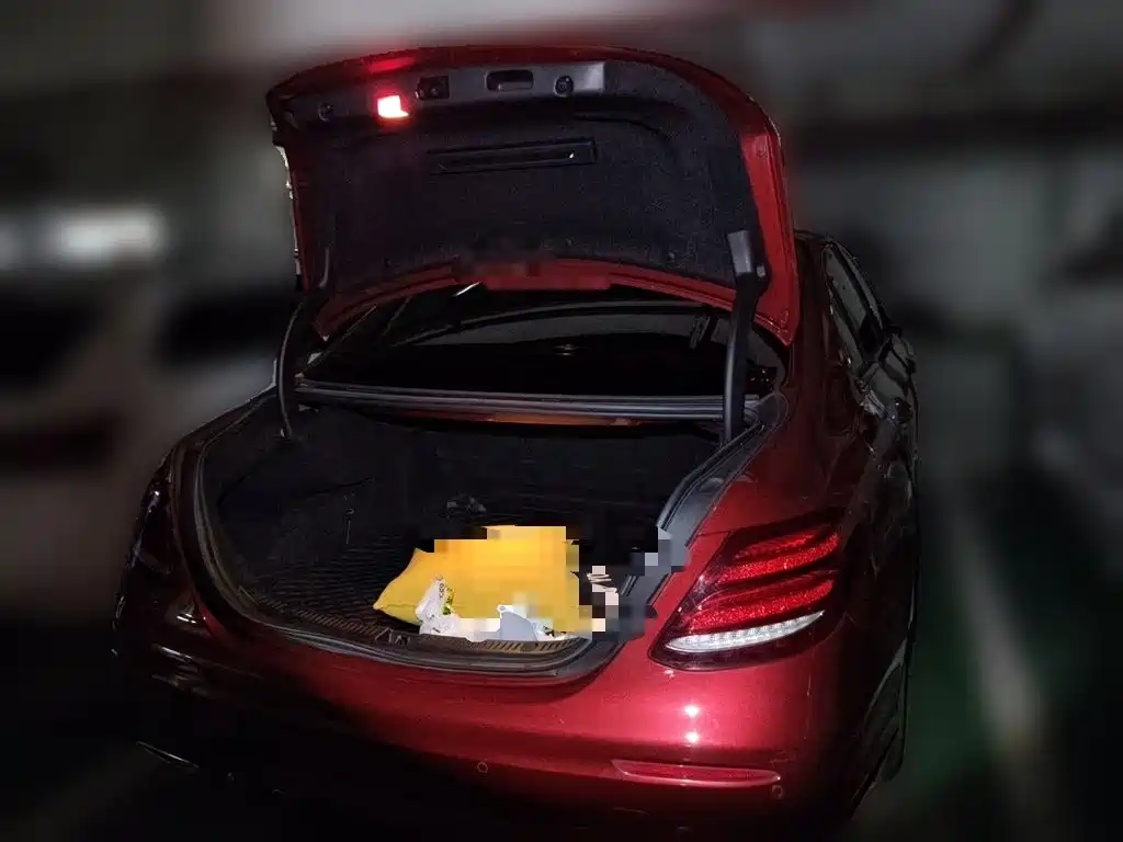 Mercedes-Benz E-Class — миниатюра 10