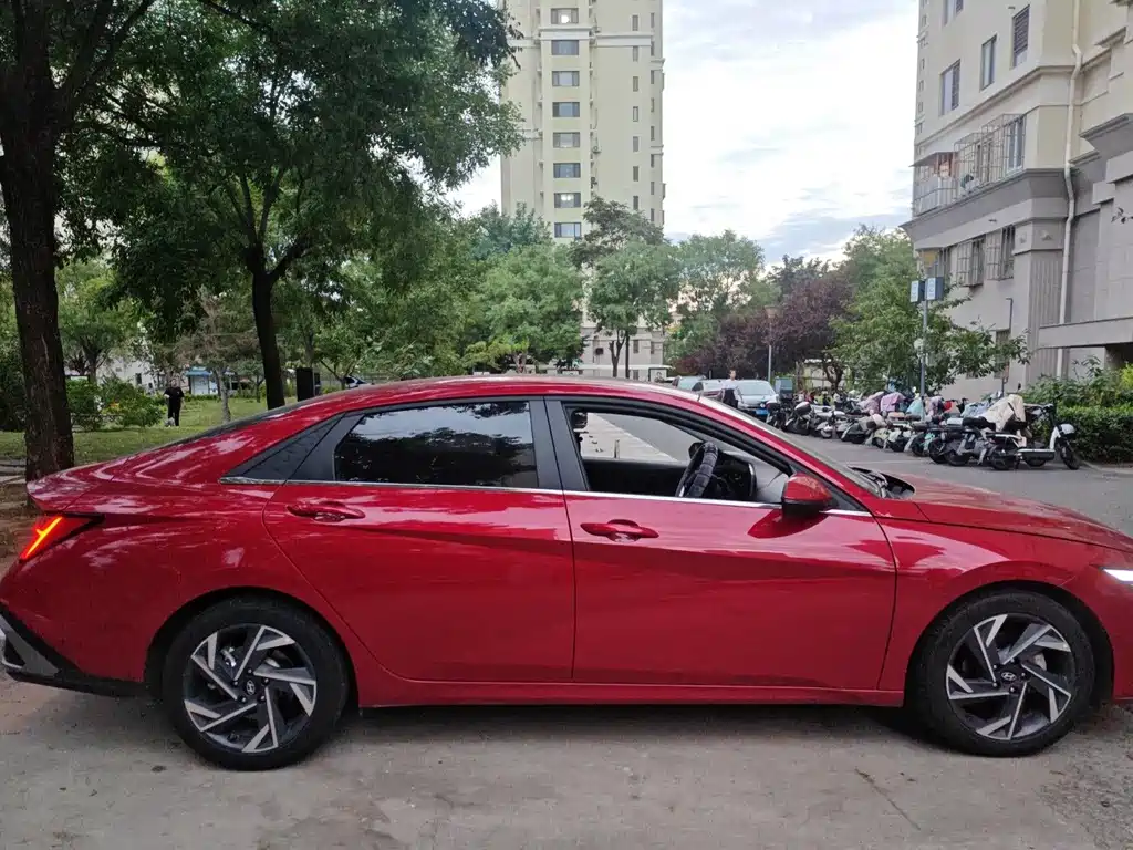 Hyundai Elantra — миниатюра 4