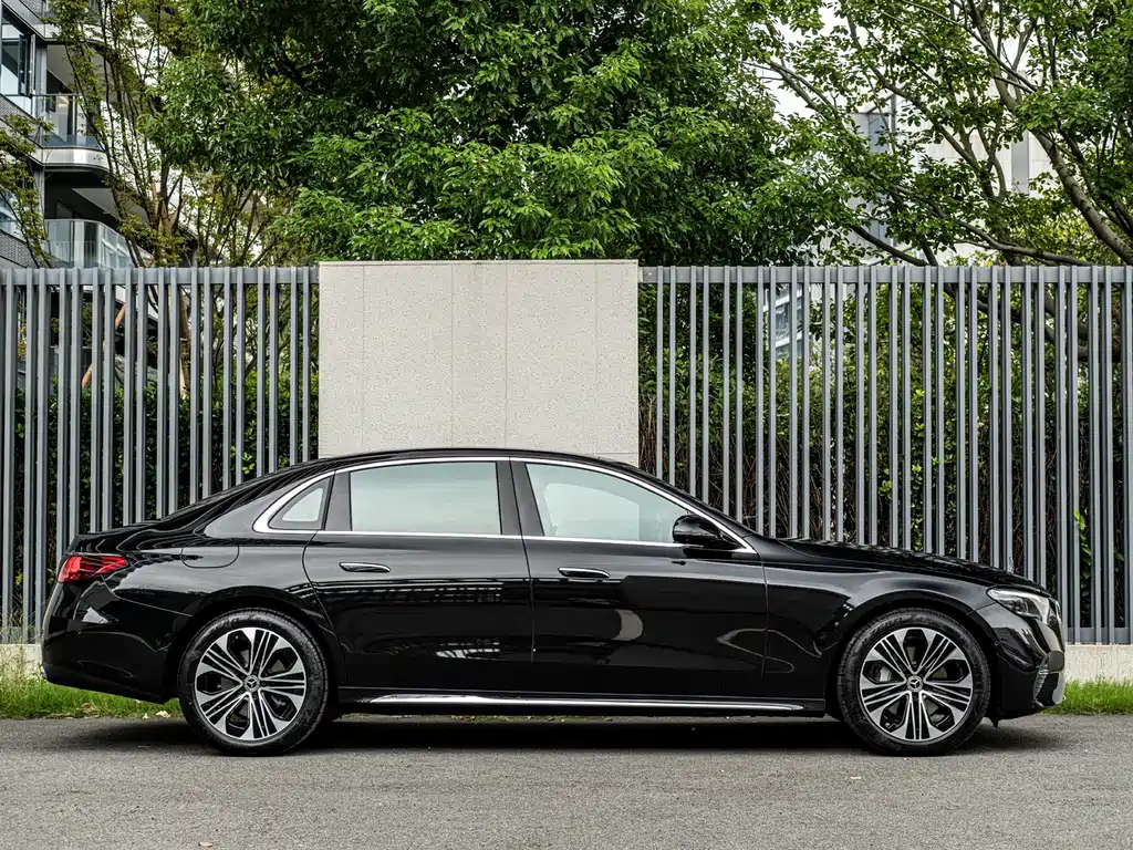 Mercedes-Benz E-Class — миниатюра 4