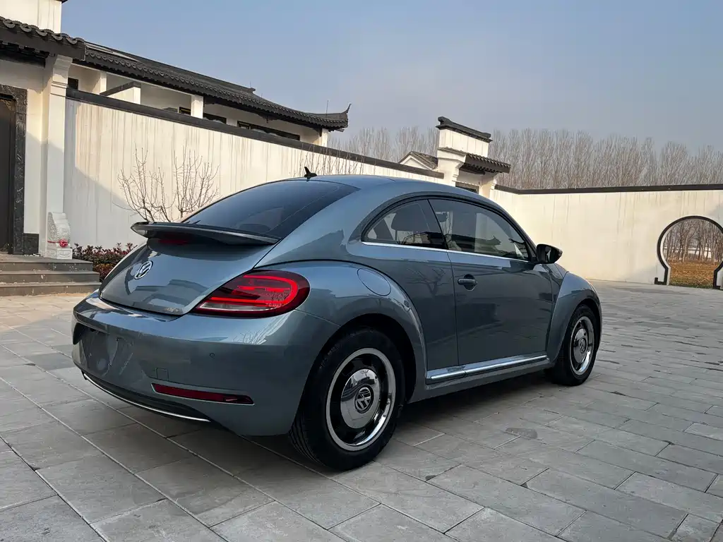 VOLKSWAGEN BEETLE