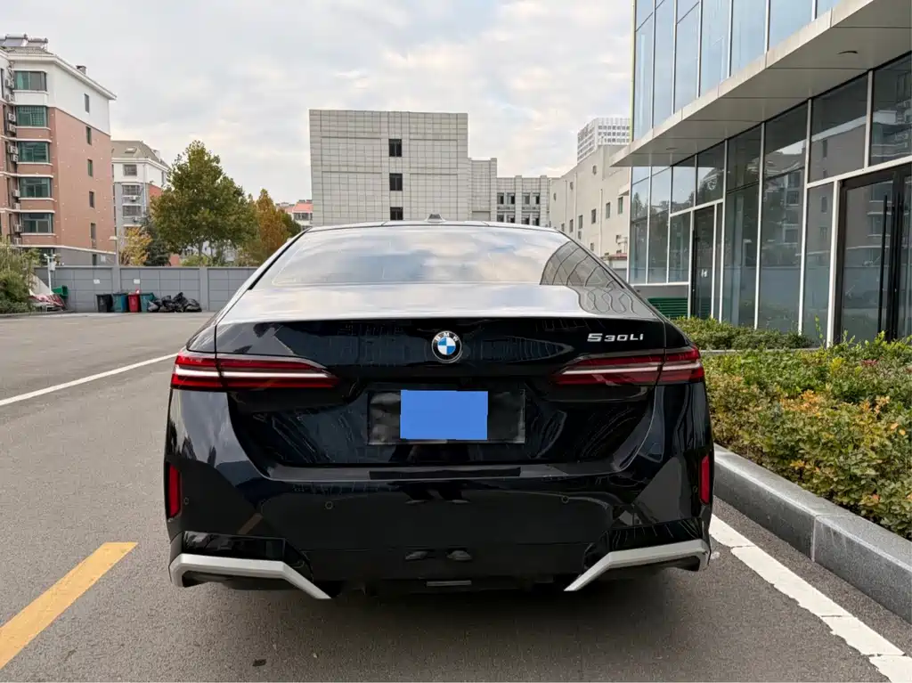 BMW 5 Series — миниатюра 8
