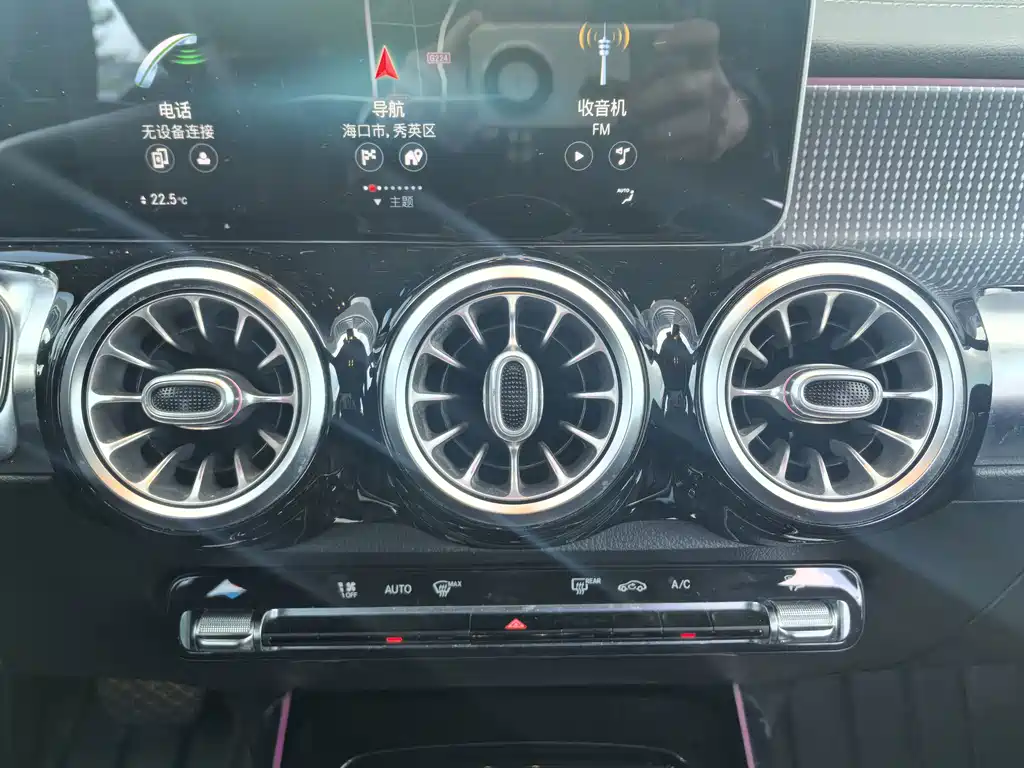 Mercedes-Benz GLB — миниатюра 22