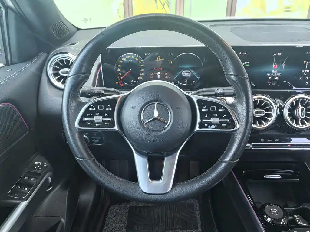 Mercedes-Benz GLB — миниатюра 17