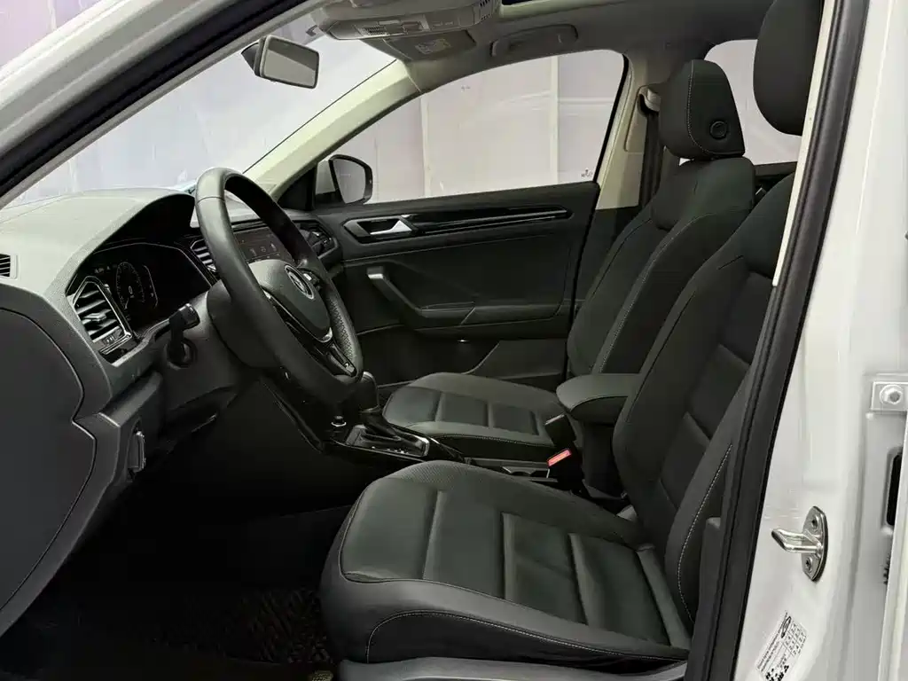 VOLKSWAGEN T ROC EXPLORING SONGS