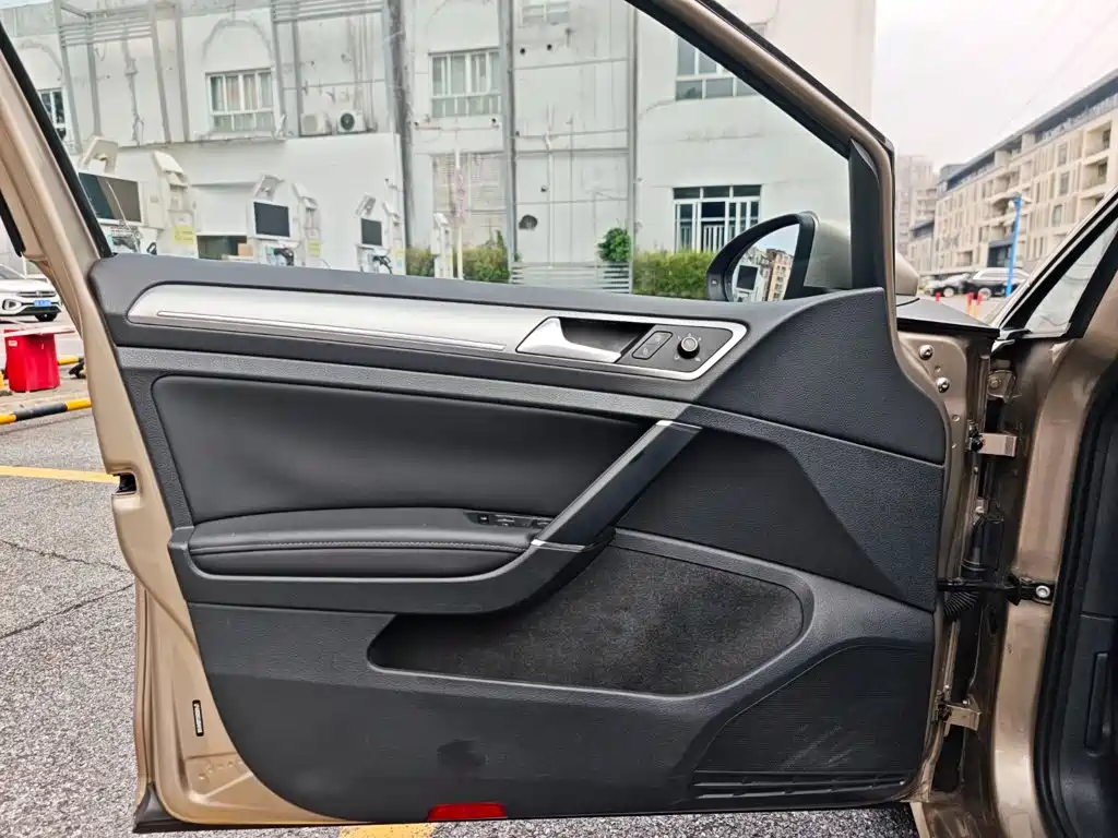 Volkswagen Golf — миниатюра 21