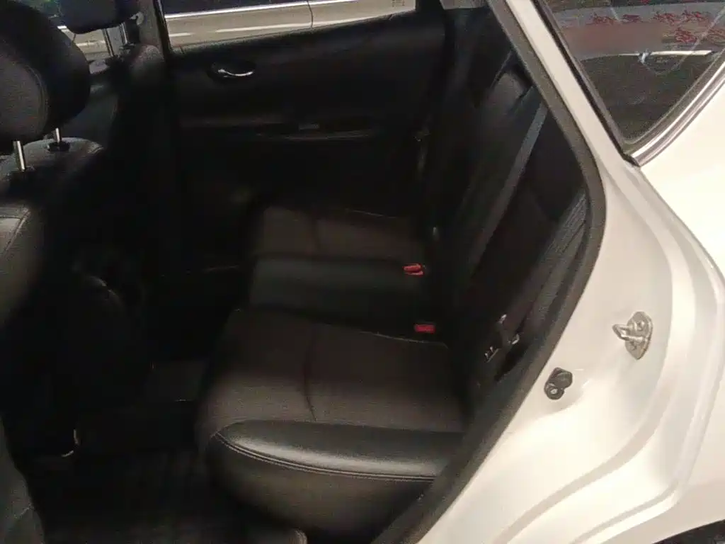 Nissan Tiida — миниатюра 17