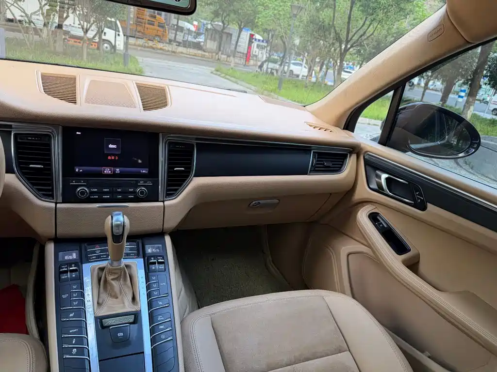 Porsche Macan — миниатюра 9