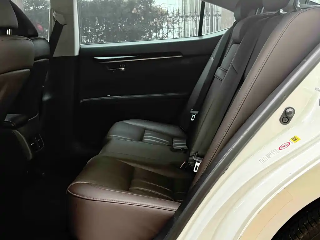 Lexus ES 2017 200 30