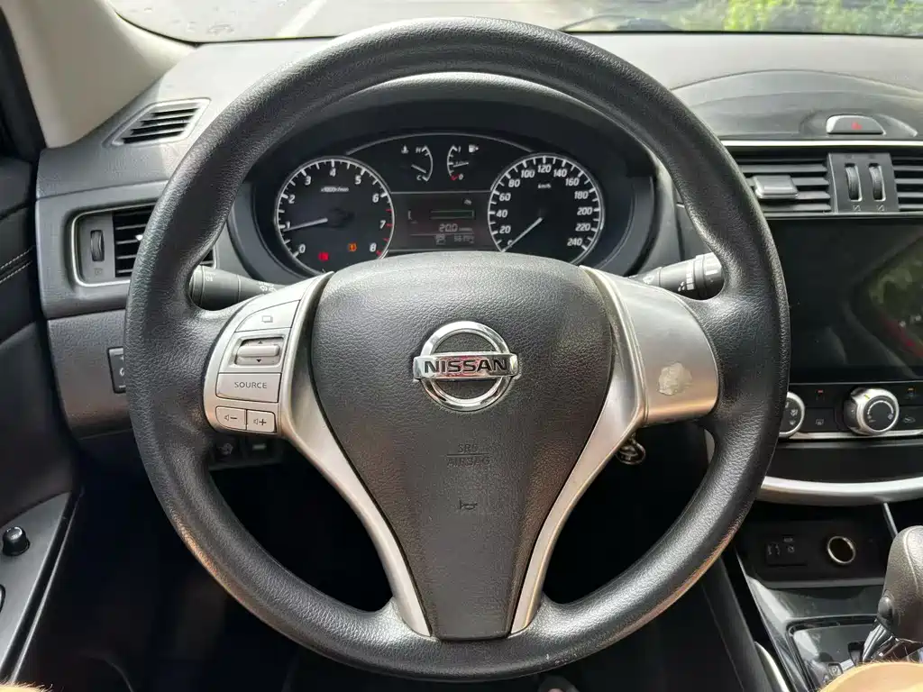 Nissan Tiida — миниатюра 7