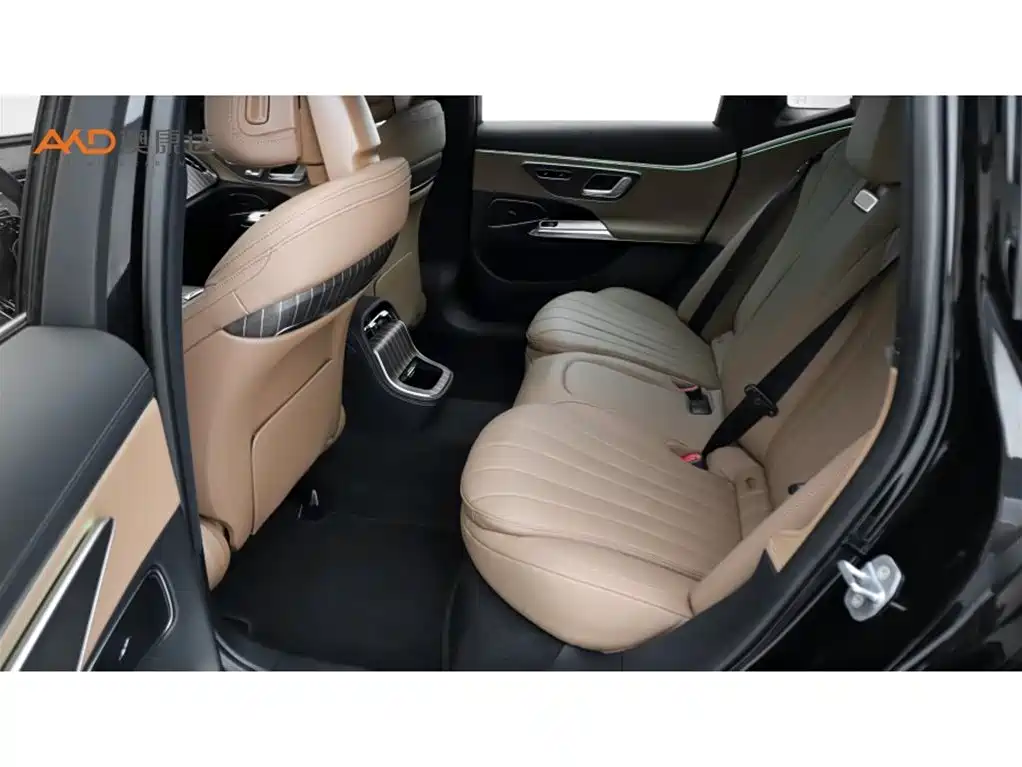 Mercedes-Benz E-Class — миниатюра 7