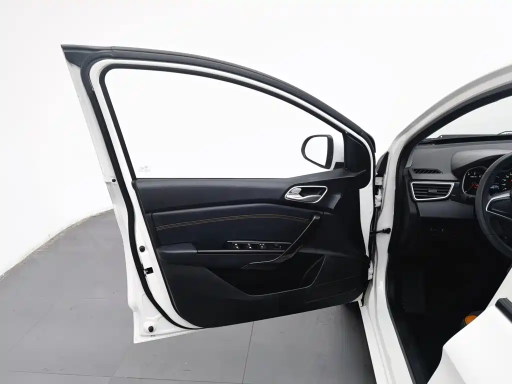 Baojun 310 — миниатюра 8