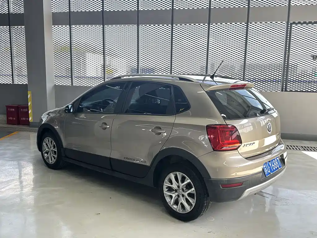 Volkswagen Polo 2014 1.6L Cross Polo AT