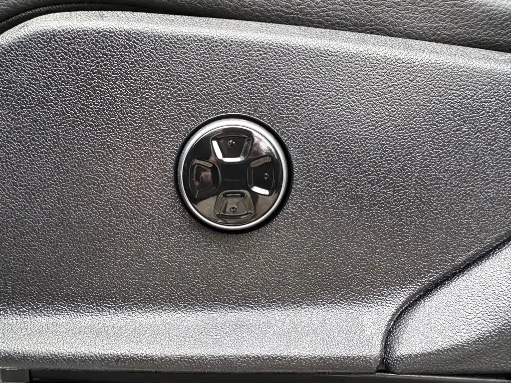 BYD Tang New Energy — миниатюра 19