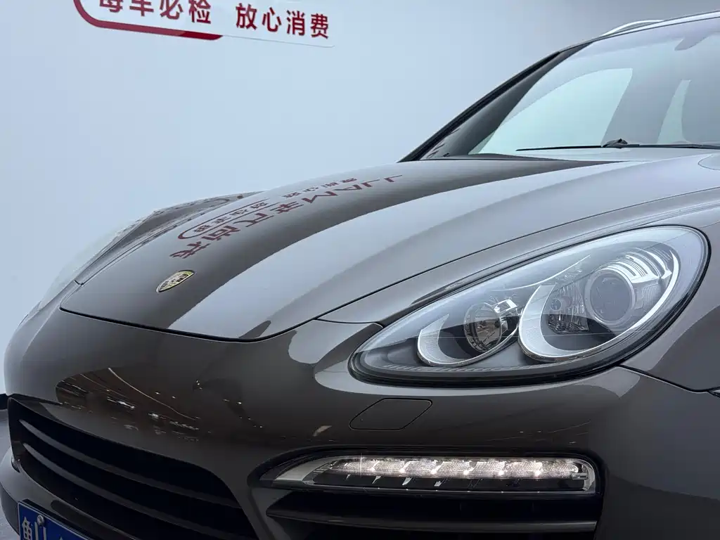 Porsche Cayenne — миниатюра 16