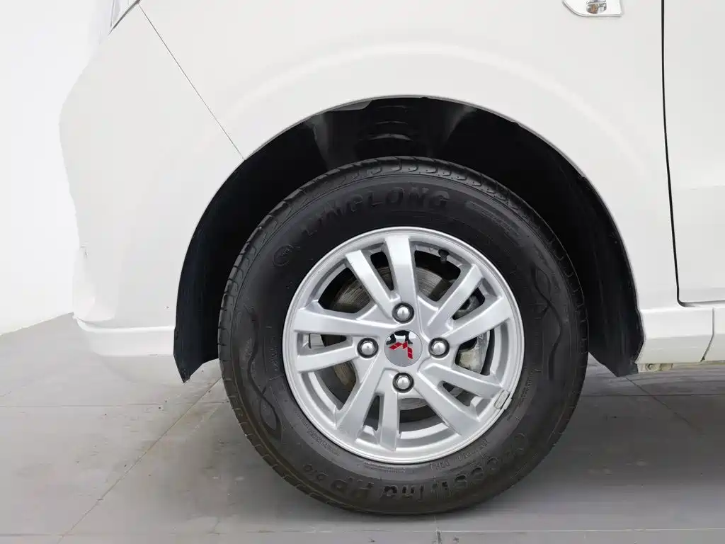 Wuling Hongguang — миниатюра 17