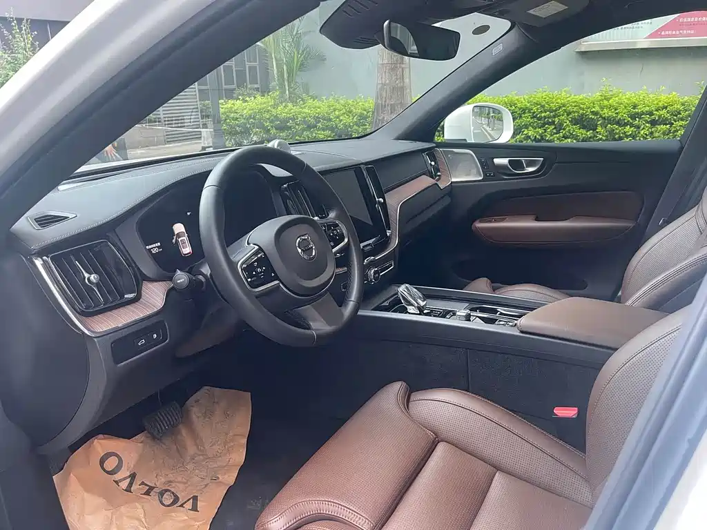 VOLVO XC60 PLUG IN HYBRID