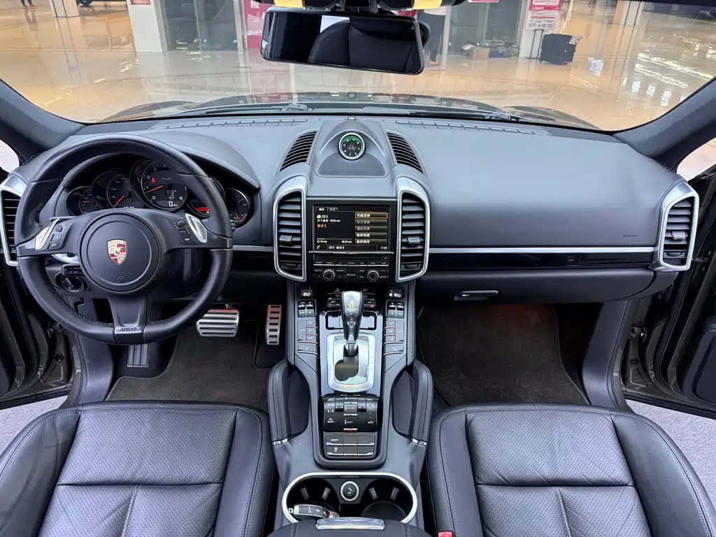 Porsche Cayenne — миниатюра 7