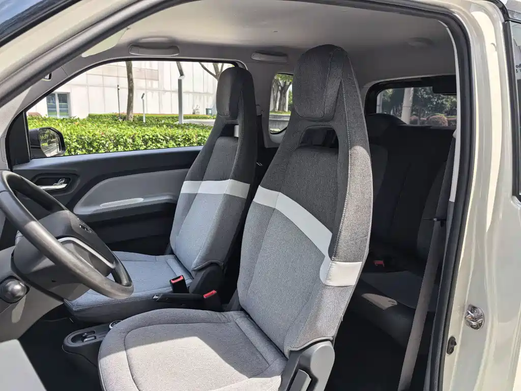 Wuling MINIEV — миниатюра 6